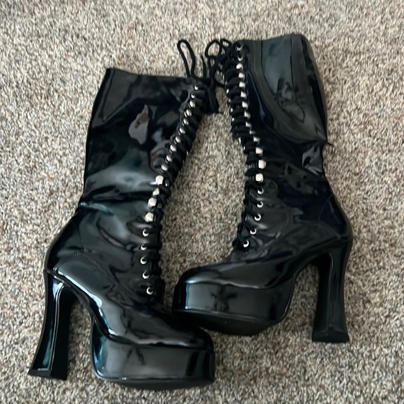 Black costume boots - Picture 1 of 4